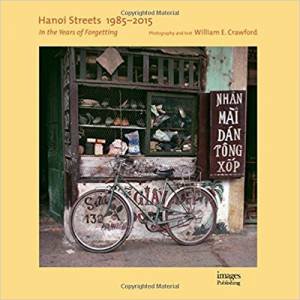 Hanoi Streets 1985-2015: In The Years Of Forgetting by William E. Crawford