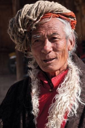 Tibetan Clothing and Jewellery by Gina Corrigan